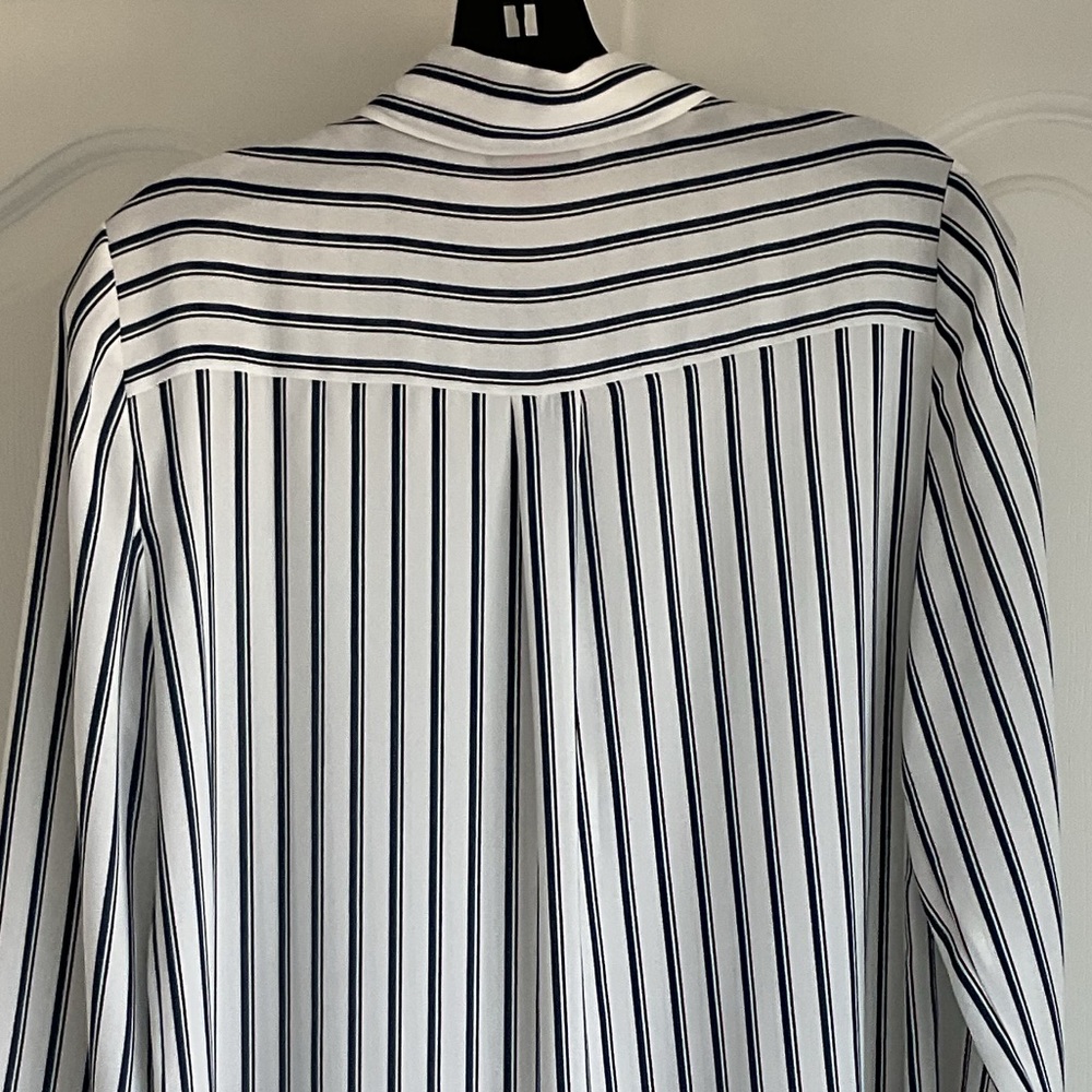 🌈 Vince Camuto women’s Stripe Blouse - Picture 5 of 7